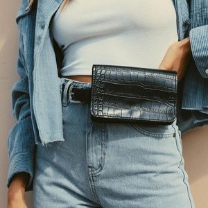 Princess Polly belt bag